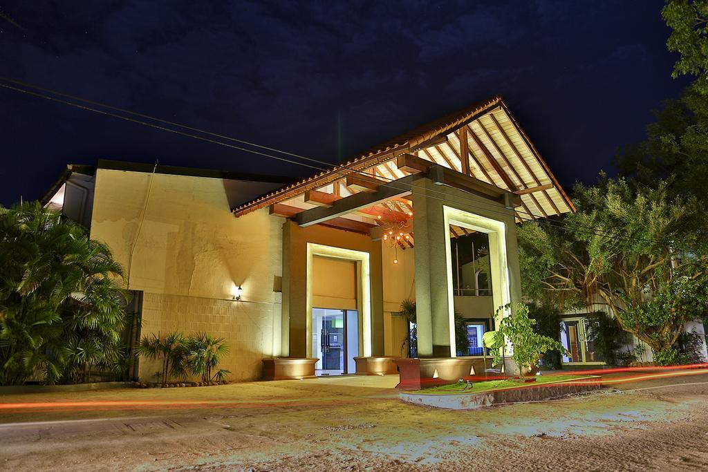 Miridiya Lake Resort Anuradhapura Buitenkant foto